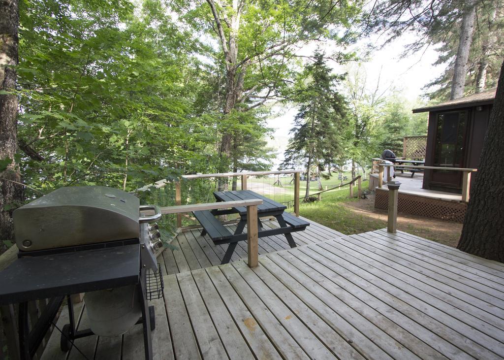 The Pines Cottage Resort Oxtongue Lake Exterior photo