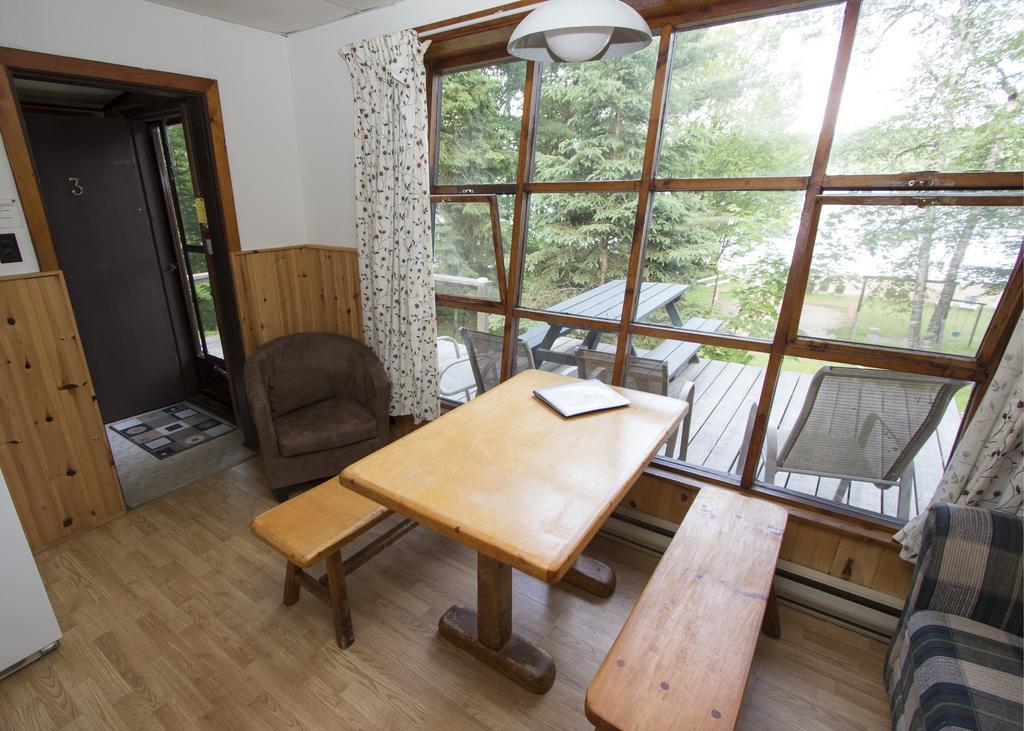 The Pines Cottage Resort Oxtongue Lake Exterior photo