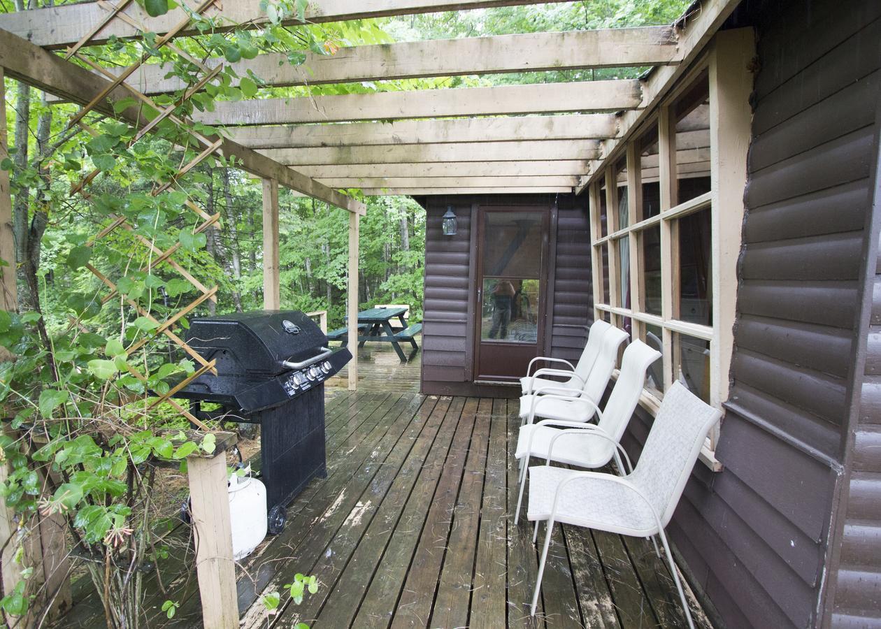 The Pines Cottage Resort Oxtongue Lake Exterior photo
